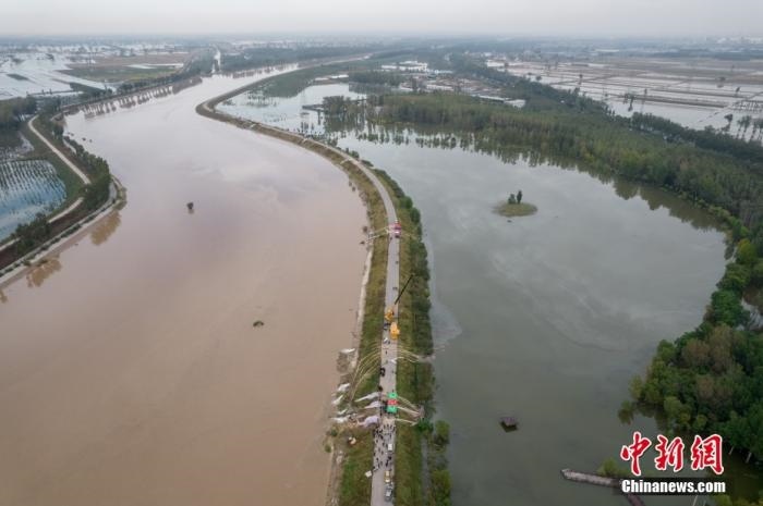 資料圖：10月10日，山西省介休市汾河濕地公園遭遇洪水倒灌。<a target='_blank' href='http://www.chinanews.com/'>中新社</a>記者 韋亮 攝