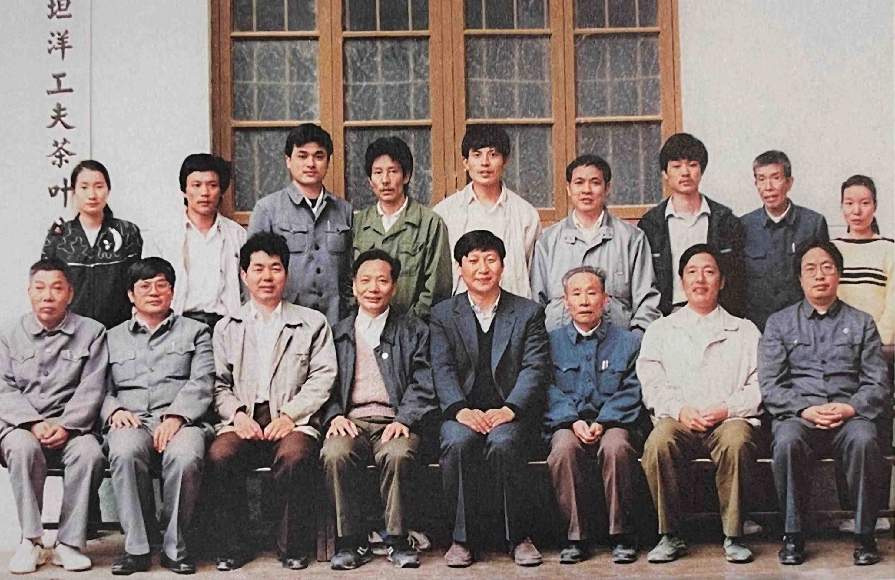 1990年5月，剛調(diào)任福州市委書記的習(xí)近平到寧德交接工作時(shí)，調(diào)研福安市社口鄉(xiāng)坦洋工夫茶葉公司。