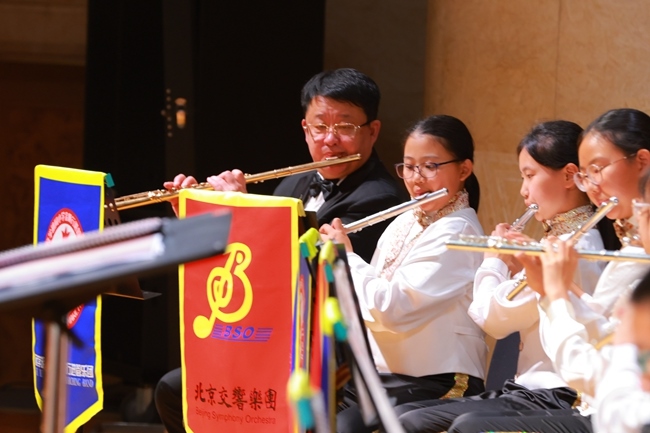 “樂動(dòng)金帆 ‘藝’起交響”為主題的專場音樂會現(xiàn)場。主辦方供圖