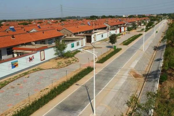 后仙莊村整治后道路整潔，住房整齊劃一