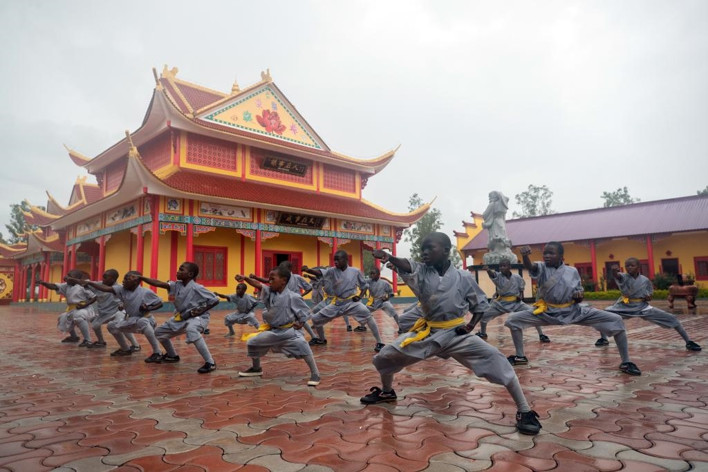 1月21日，在位于贊比亞首都盧薩卡市郊區(qū)的少林寺文化中心，學員練習中國功夫。