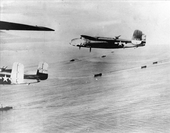 1942年4月18日，美國航空母艦甲板上B－25解放式轟炸機起飛轟炸東京工業(yè)區(qū)域，此為日本首次受盟軍之進攻。