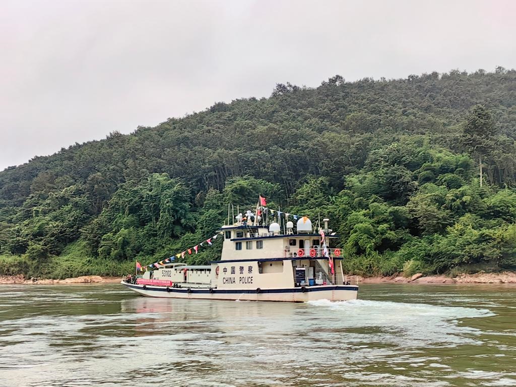 中方53102艇途經(jīng)關(guān)累港水域。（云南省公安廳水上巡邏總隊供圖）