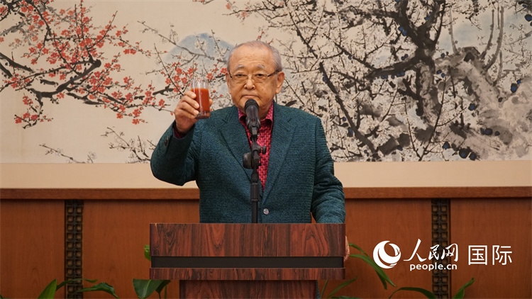 原東京國際電影節(jié)主席依田巽致祝酒辭。人民網(wǎng) 蔣曉辰攝