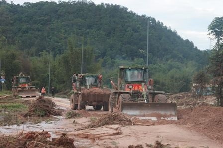 廣東多地出現(xiàn)洪澇災(zāi)情 部隊官兵全力進行搶險救援