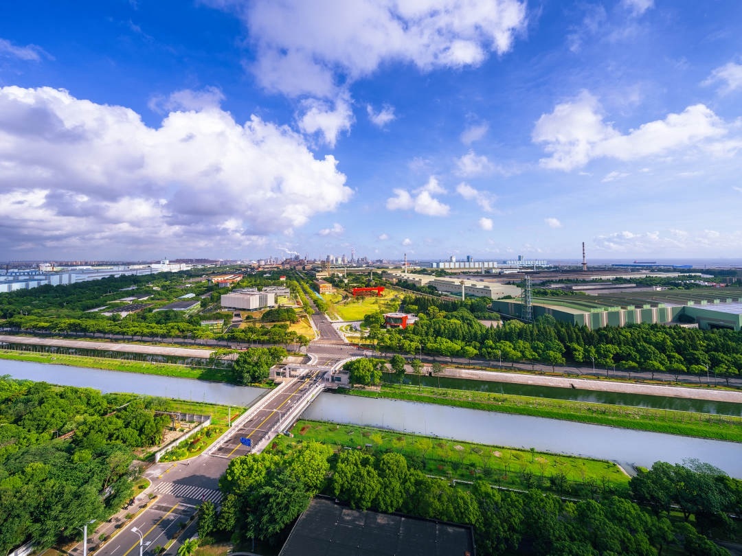 位于長(zhǎng)江口的上海寶鋼廠區(qū)，有生態(tài)花園工廠的美譽(yù)。劉繼鳴攝