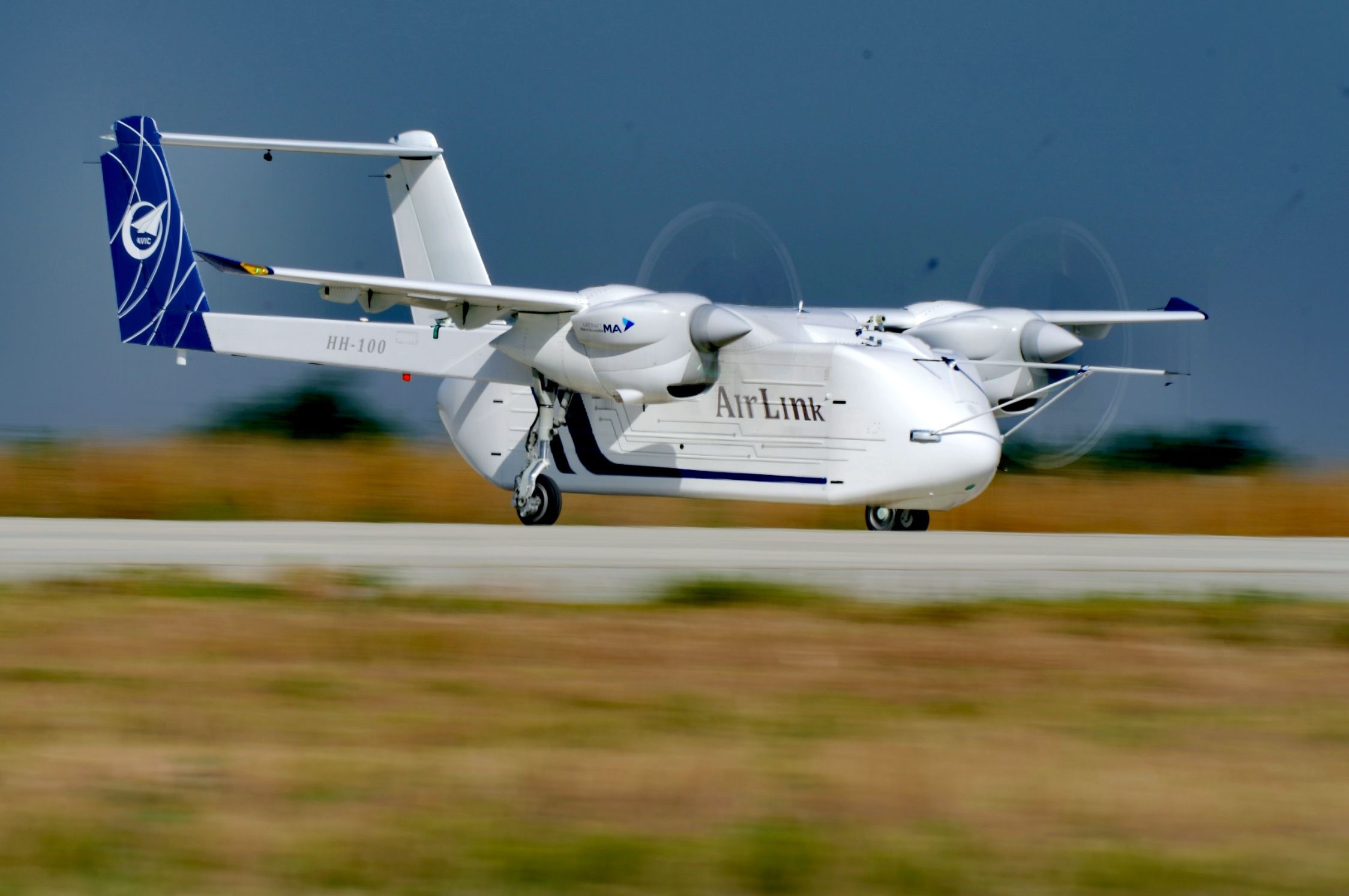 △2024年6月12日，HH-100航空商用無人運輸系統(tǒng)驗證機在西安藍田通用機場首飛成功。