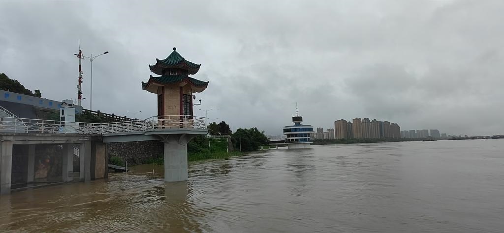 圖為洞庭湖的標(biāo)志性水文站城陵磯站，也被稱為洞庭湖及長(zhǎng)江流域水情“晴雨表”。（湖南省洞庭湖水利事務(wù)中心供圖）