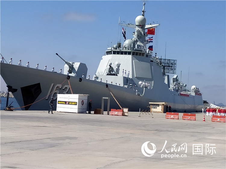 中國海軍第46批護航編隊焦作艦停?？吭趤啔v山大軍港 黃培昭攝