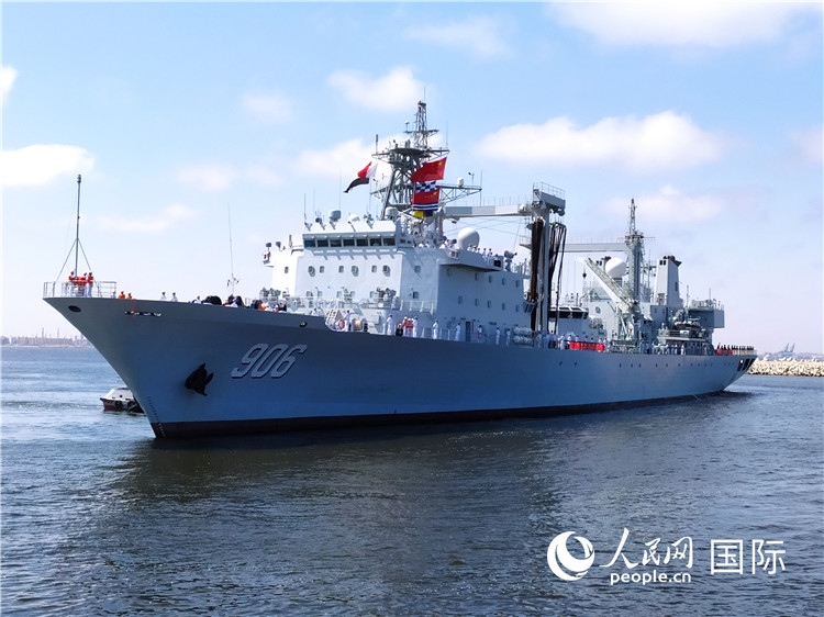 綜合補給艦洪湖艦 人民網(wǎng)記者黃培昭攝