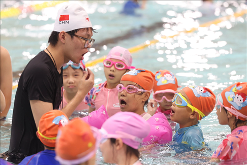 今年8月，杭州青少年活動中心與共青團(tuán)杭州市濱江區(qū)委聯(lián)合主辦2024年“小候鳥”體育夏令營 杭州青少年活動中心供圖