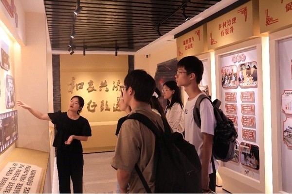 中央民族大學(xué)與中國人民大學(xué)聯(lián)合開展“大國邊疆”實踐調(diào)研活動。校方供圖