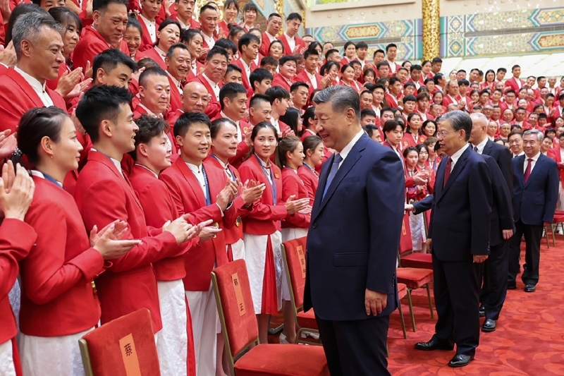 2024年8月20日，習(xí)近平總書記在人民大會堂接見第33屆夏季奧林匹克運(yùn)動會中國體育代表團(tuán)全體成員。