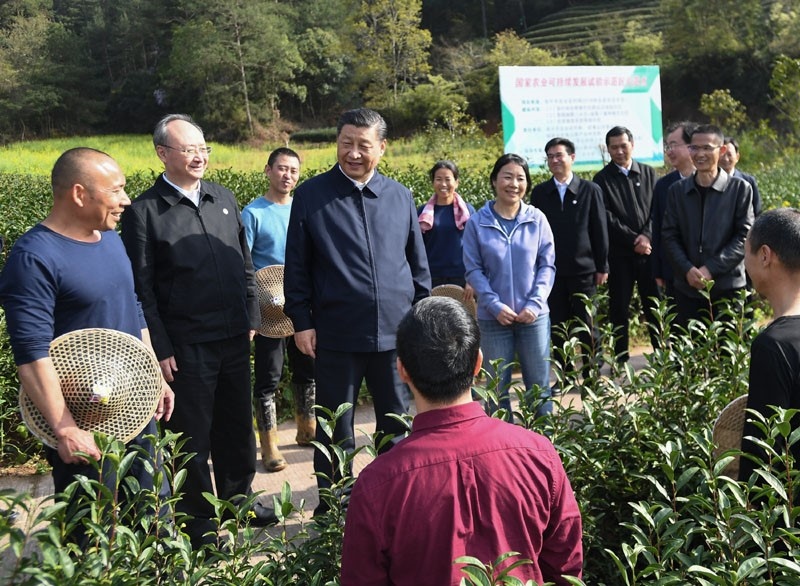 2021年3月22日，習(xí)近平總書記在福建南平武夷山市星村鎮(zhèn)燕子窠生態(tài)茶園，同科技特派員、茶農(nóng)親切交流，了解當(dāng)?shù)夭璁a(chǎn)業(yè)發(fā)展情況。