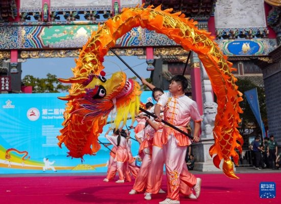 10月19日，廣州體育學(xué)院龍獅隊(duì)在傳統(tǒng)舞龍項(xiàng)目中比賽，最終他們獲得該項(xiàng)目金獎(jiǎng)。