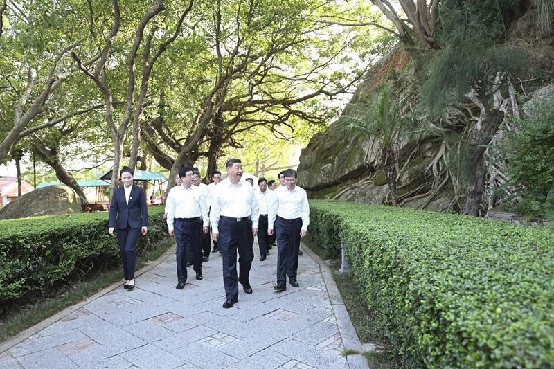 △2024年10月15日，習(xí)近平總書記在福建省漳州市東山縣關(guān)帝文化產(chǎn)業(yè)園考察。