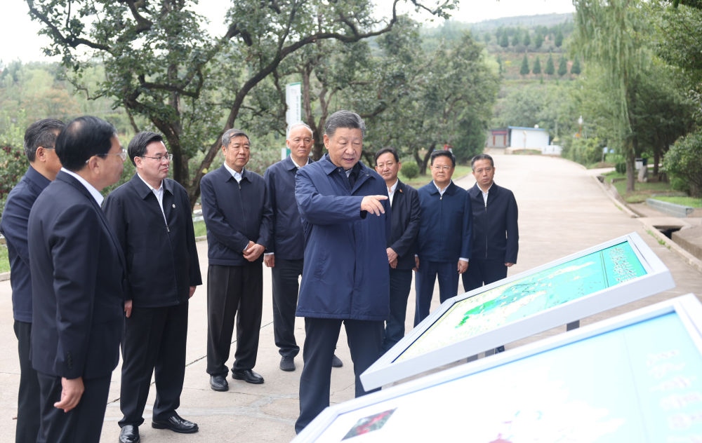 2024年9月11日，習(xí)近平在甘肅省天水市麥積區(qū)南山花牛蘋(píng)果基地考察時(shí)，聽(tīng)取引洮供水工程情況匯報(bào)。當(dāng)?shù)弥?00萬(wàn)群眾從此告別苦咸水后，總書(shū)記十分高興。他要求加強(qiáng)維護(hù)和管理，讓這項(xiàng)工程在沿線(xiàn)群眾生產(chǎn)生活中發(fā)揮更大效用。