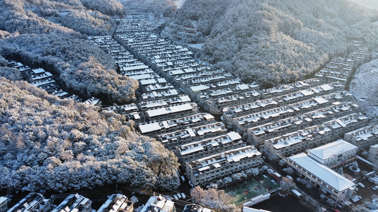 慶元縣濛洲街道同濟(jì)新村，雪后初霽。慶元縣融媒體中心 供圖